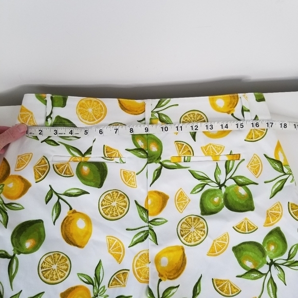 NWT Isaac Mizrahi NY 5" Inseam Stretch Tailored Trouser Shorts Lemon Lime Size 8 - Picture 7 of 11